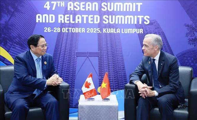 Thủ tướng Phạm Minh Chính hội kiến Thủ tướng Canada Mark Carney. Ảnh: TTXVN