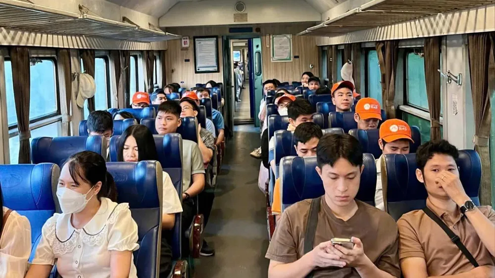 Hành khách trên tàu tuyến Hải Dương - Hải Phòng