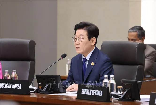 Tổng thống Hàn Quốc Lee Jae Myung phát biểu khai mạc Hội nghị Cấp cao Diễn đàn Hợp tác kinh tế châu Á - Thái Bình Dương (APEC) lần thứ 32. Ảnh: TTXVN