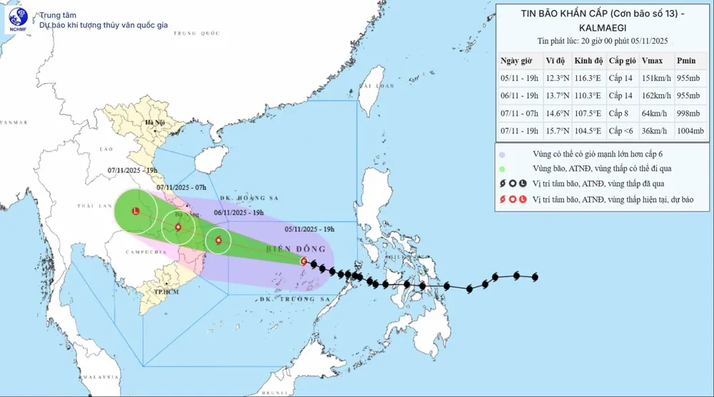 Dự báo đường đi của cơn bão số 13. Ảnh: TTKTTVQG
