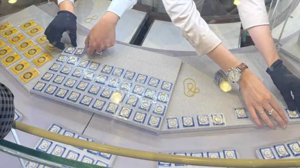 Sáng 14-11: Giá vàng nhẫn 9999 quay đầu giảm 1,5 triệu đồng/lượng