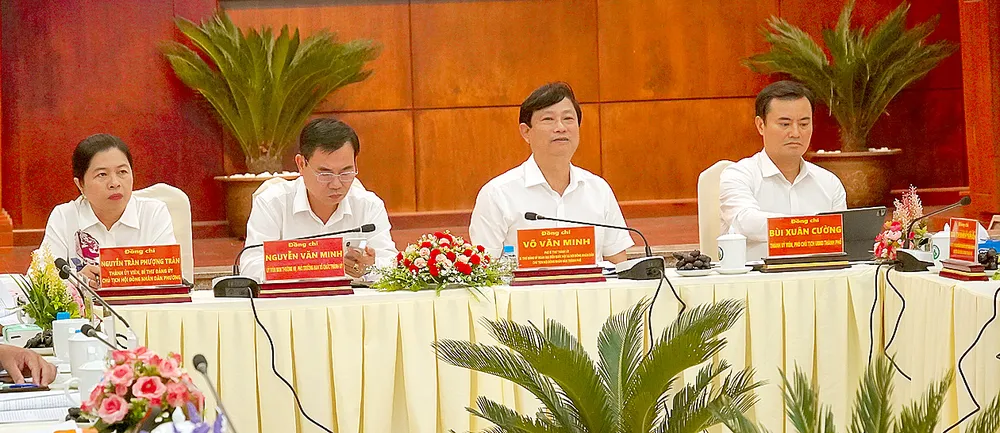 Chủ tịch HĐND TPHCM Võ Văn Minh phát biểu tại buổi làm việc với Ban Thường vụ Đảng ủy phường Tam Bình