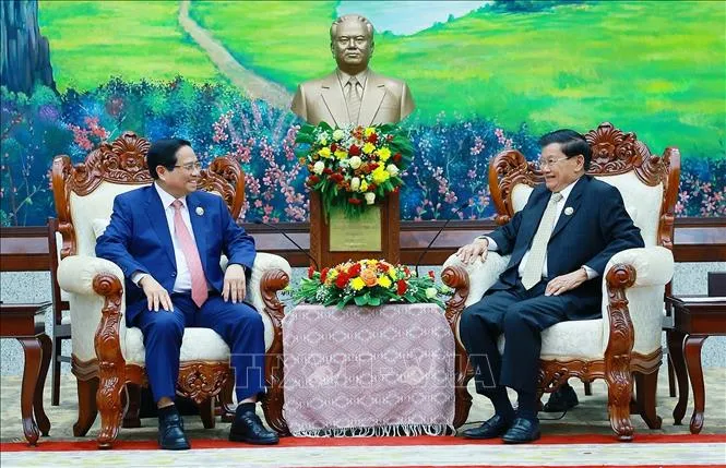 Thủ tướng Phạm Minh Chính hội kiến Tổng Bí thư, Chủ tịch nước Lào Thongloun Sisoulith. Ảnh: TTXVN
