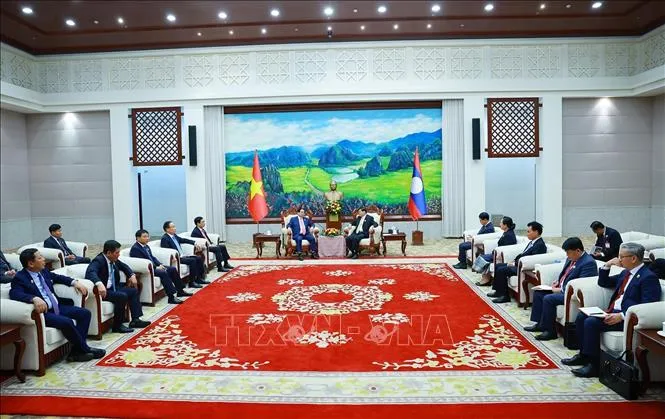 Thủ tướng Phạm Minh Chính hội kiến Tổng Bí thư, Chủ tịch nước Lào Thongloun Sisoulith. Ảnh: TTXVN