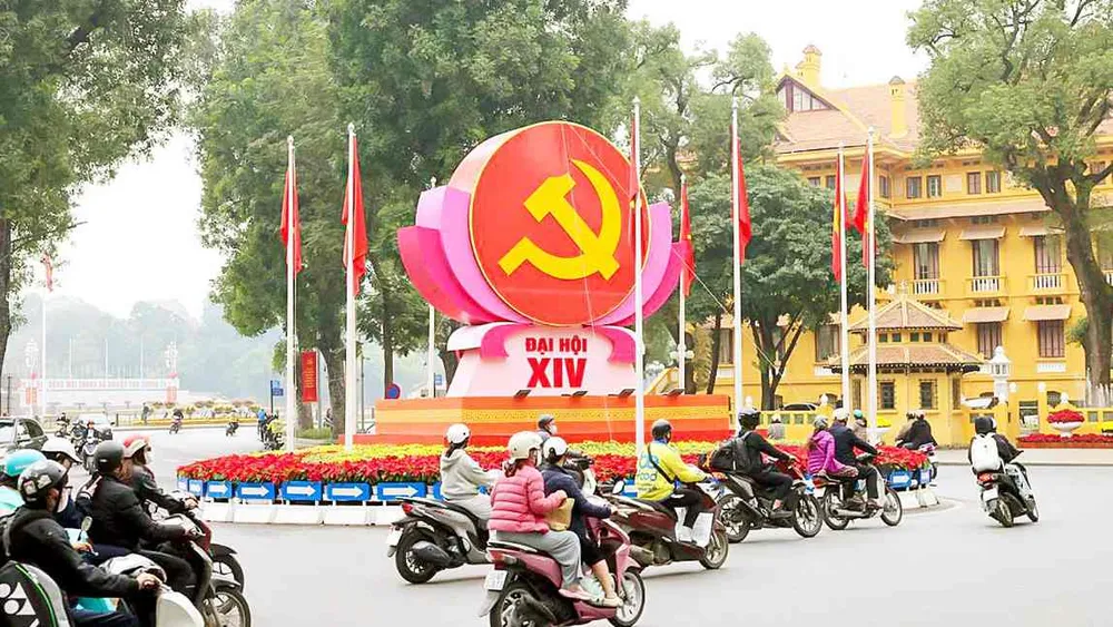 Hình ảnh chào mừng Đại hội đại biểu toàn quốc lần thứ XIV của Đảng tại khu vực quảng trường Ba Đình, Hà Nội (ẢNH: QUANG PHÚC)