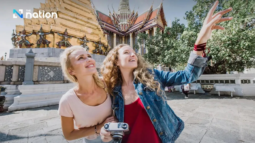 Du khách nước ngoài đến Thái Lan (ẢNH: THE NATION)