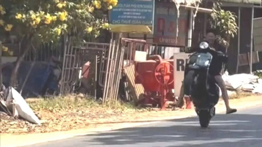 N.V.H.G. điều khiển xe bốc đầu trên tỉnh lộ 683, tỉnh Lâm Đồng