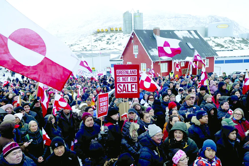 Người dân tuần hành trước Lãnh sự quán Mỹ tại Greenland phản đối ý định sáp nhập Greenland (ẢNH: Getty Images)