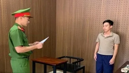 Đối tượng Vương Khánh Hưng đã bị Cơ quan CSĐT Công an tỉnh Đồng Nai bắt tạm giam. Ảnh: CATĐN