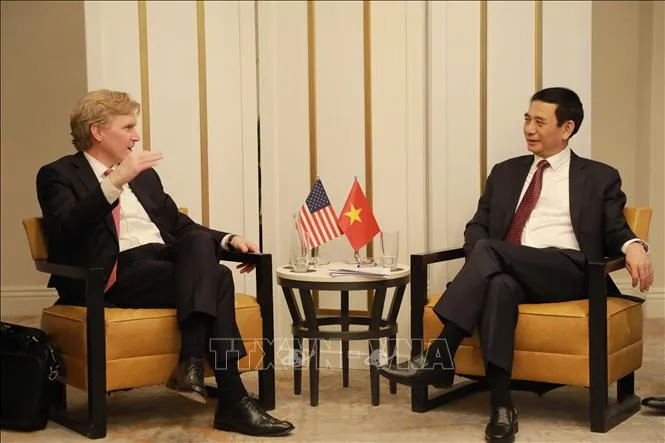 Đại tướng Phan Văn Giang tiếp Thứ trưởng thứ nhất Bộ Chiến tranh Hoa Kỳ Elbridge A. Colby. Ảnh: TTXVN