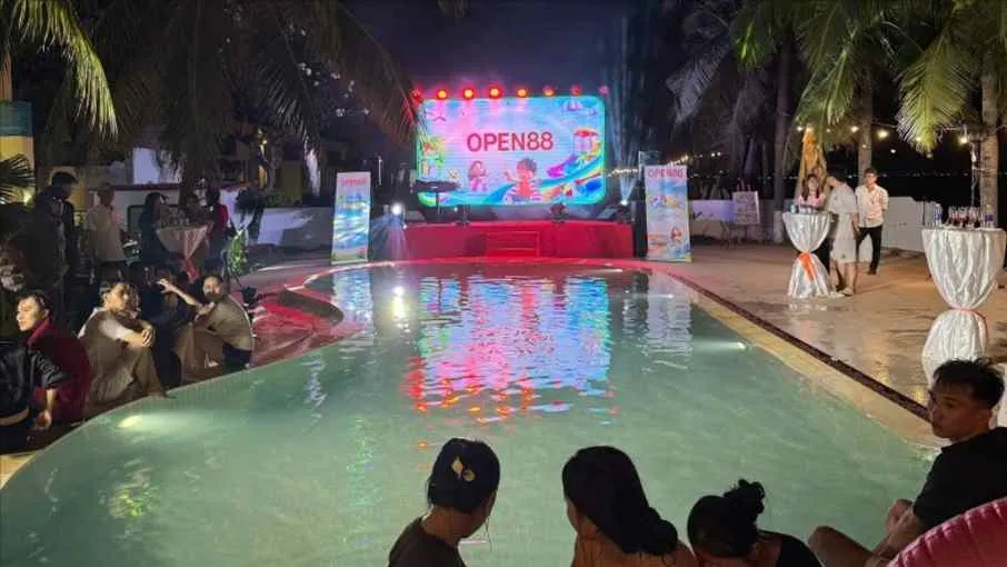 Các đối tượng thuê resort để quảng cáo trang web cá cược. Ảnh: CACC