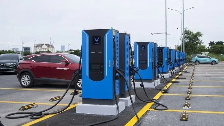 Một trạm sạc xe điện. Ảnh: QUỐC HÙNG