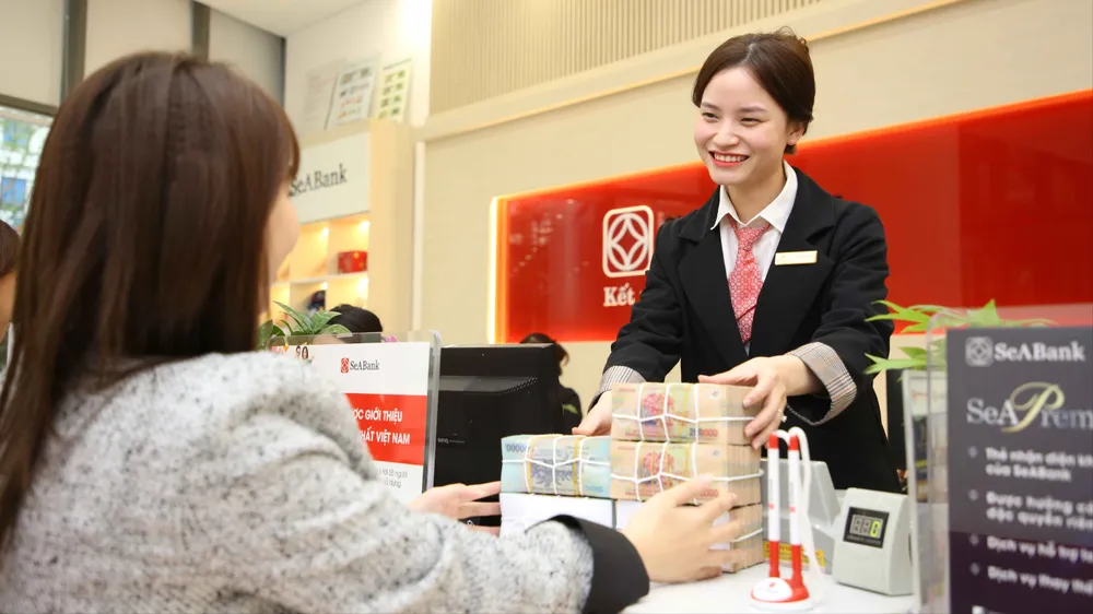 Một số ngân hàng thương mại bắt đầu giảm lãi suất huy động