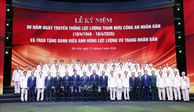 vna_potal_tong_bi_thu_chu_tich_nuoc_du_le_ky_niem_80_nam_ngay_truyen_thong_tham_muu_cong_an_nhan_dan_stand (2).jpg