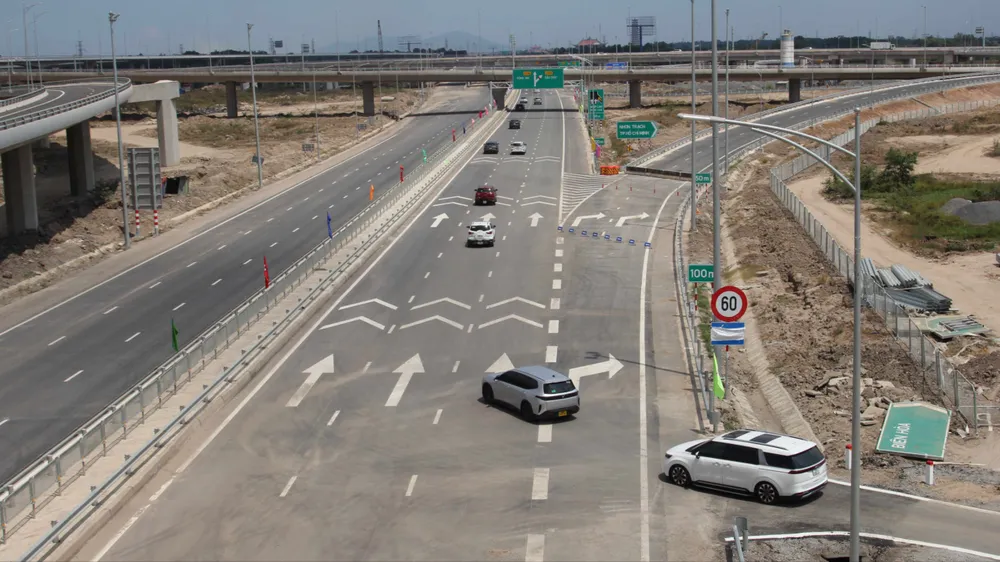 Đường cao tốc Biên Hòa - Vũng Tàu thông thoáng trong ngày đầu nghỉ lễ 30-4, 1-5