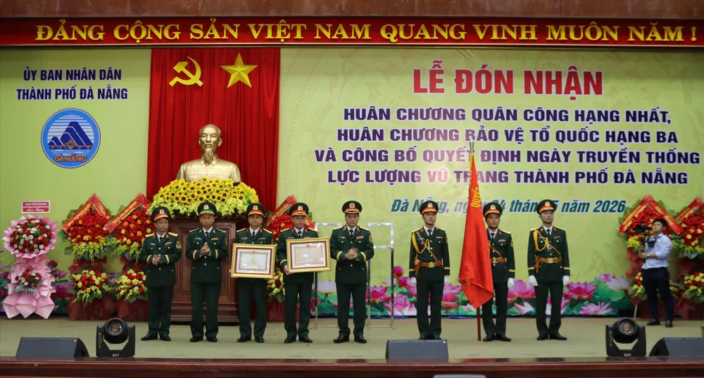 Bộ Chỉ huy quân sự TP Đà Nẵng đón nhận Huân chương Quân công hạng Nhất và Huân chương Bảo vệ Tổ quốc hạng Ba