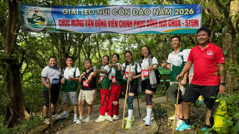 Các vận động viên tham gia giải leo núi