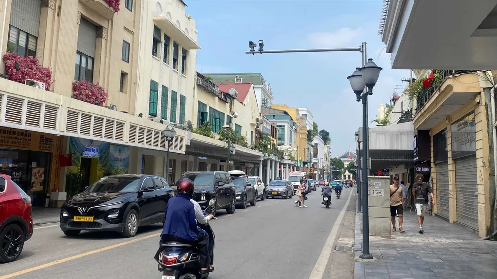 Từ hôm nay 22-5, Hà Nội bắt đầu tăng nhiệt. Ảnh: PHÚC HẬU