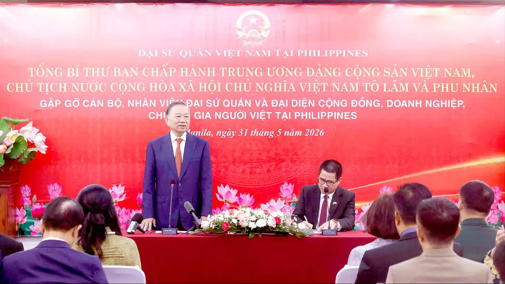 Tổng Bí thư, Chủ tịch nước Tô Lâm phát biểu tại buổi gặp gỡ cán bộ, nhân viên Đại sứ quán và đại diện cộng đồng, doanh nghiệp, chuyên gia người Việt Nam tại Philippines (ẢNH: TTXVN)