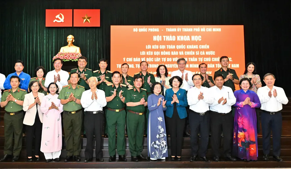 Đại biểu dự hội thảo khoa học do Bộ Quốc phòng phối hợp với Thành ủy TPHCM tổ chức (ẢNH: VIỆT DŨNG)