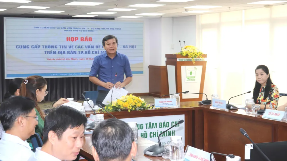 Phó Trưởng Ban Tuyên giáo và Dân vận Thành ủy TPHCM Tăng Hữu Phong chủ trì họp báo