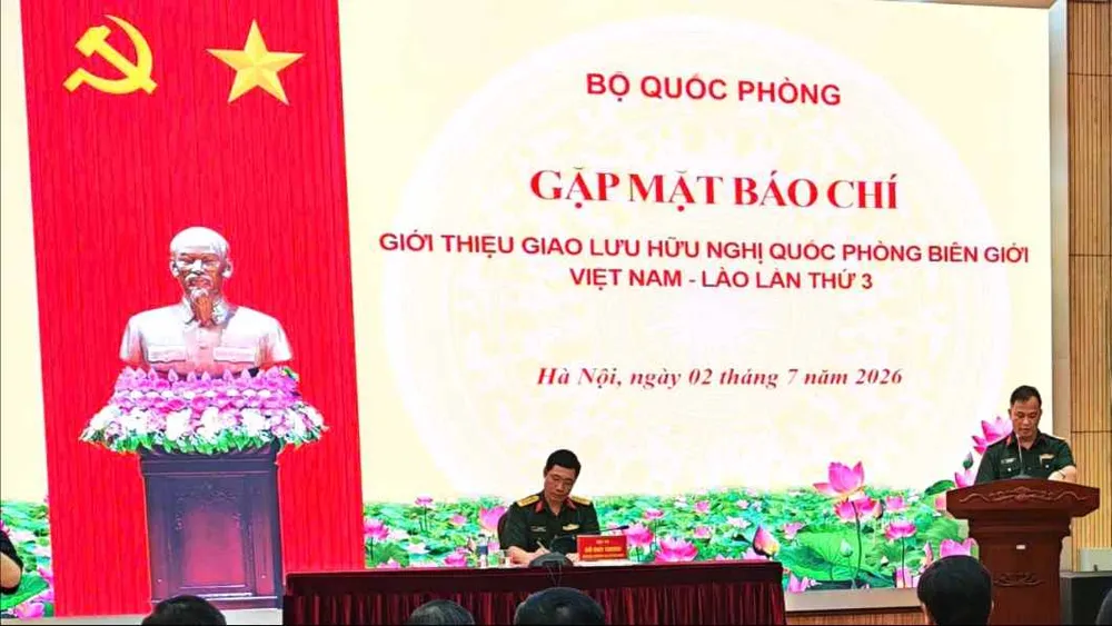 Buổi gặp mặt báo chí thông tin về Giao lưu hữu nghị quốc phòng biên giới Việt Nam - Lào lần thứ 3. Ảnh: TRẦN BÌNH