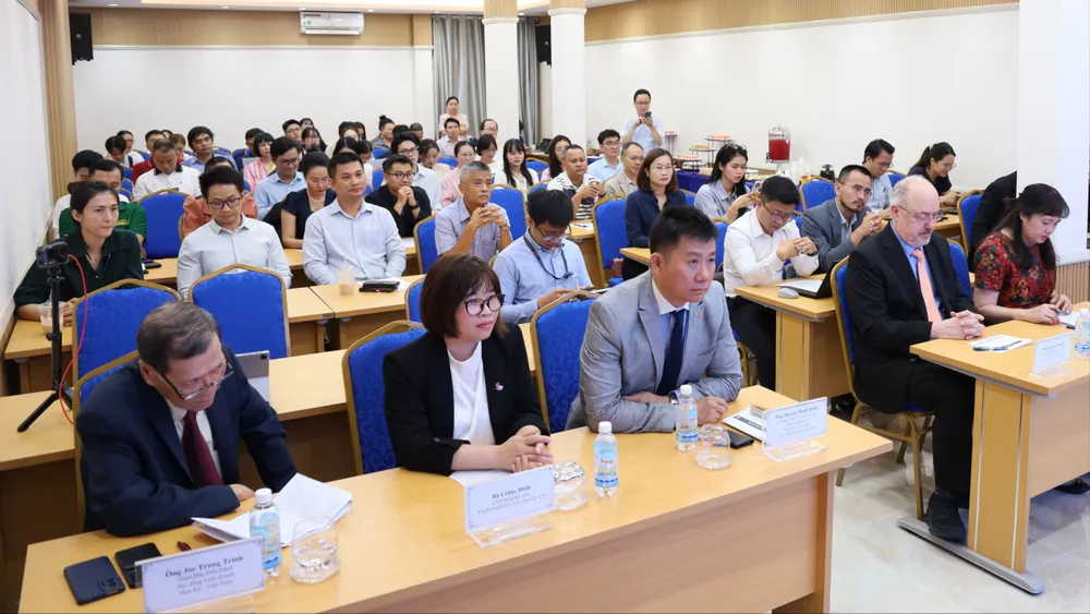 Nhiều doanh nghiệp Việt Nam và Mỹ tìm hiểu cơ hội đầu tư, hợp tác tại hội thảo. Ảnh: MINH XUÂN
