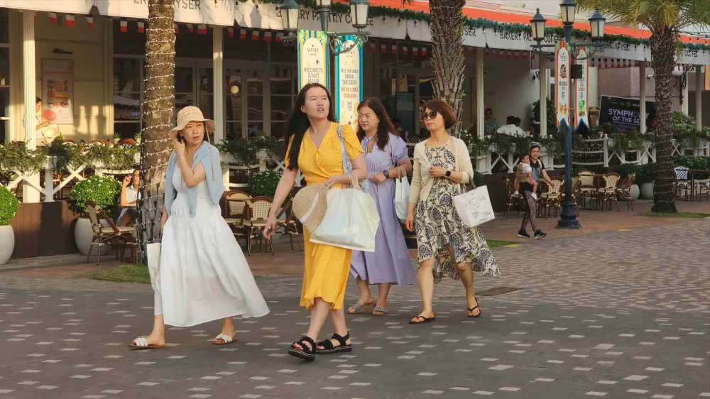 Du khách tại Phú Quốc. Ảnh: THU HÀ
