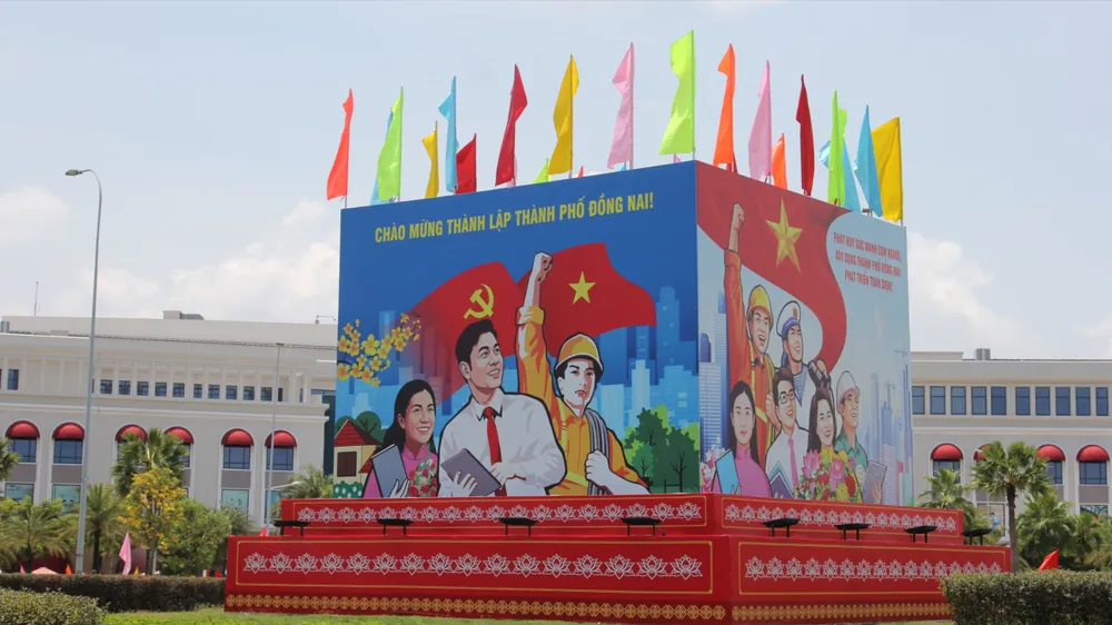 Pano chào mừng sự kiện thành lập TP Đồng Nai 