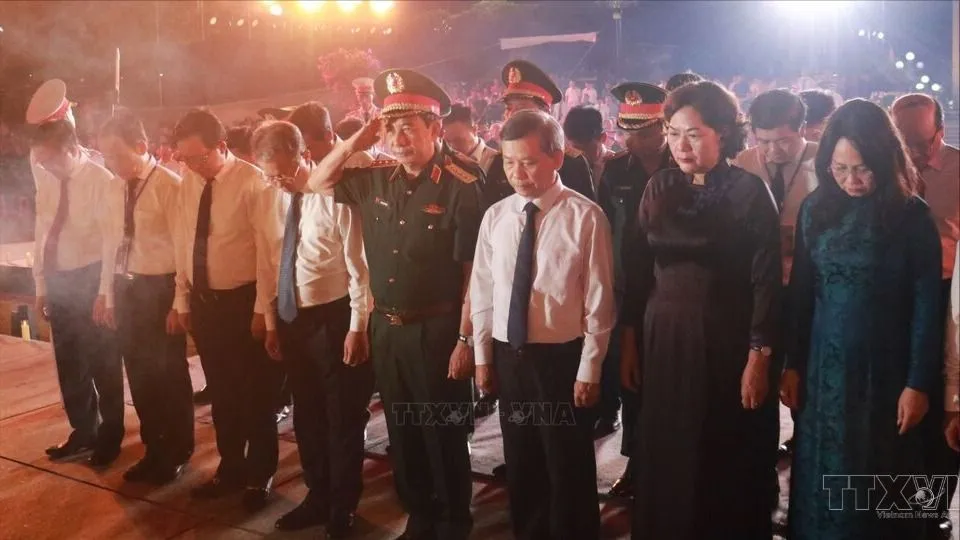 083121-vna_potal_linh_thieng_diem_cau_sao_sang_dan_duong_tai_quang_tri_8914177.jpg