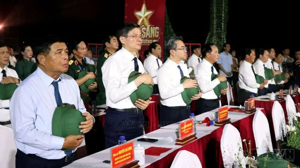 083121-vna_potal_sao_sang_dan_duong__khuc_tri_an_tu_mien_bien_cuong_vi_xuyen_8914284.jpg