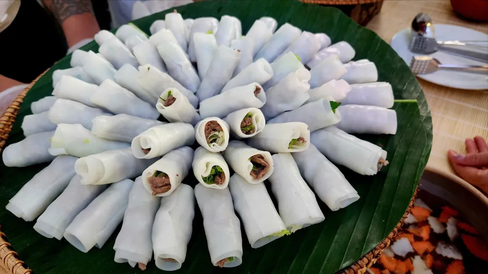Phở cuốn Hà Nội, món mới được chế biến từ các nguyên liệu của Phở truyền thống. Ảnh: THU HÀ