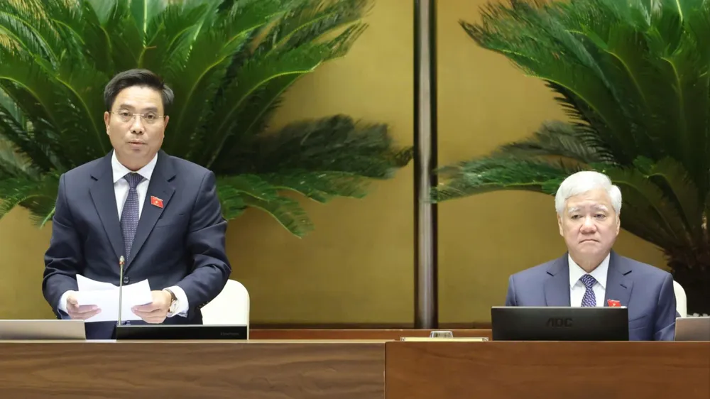 Phó Chủ tịch Quốc hội Nguyễn Doãn Anh điều hành phiên thảo luận ở hội trường Quốc hội sáng 8-8. Ảnh: QUANG PHÚC 