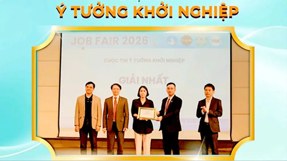 Du học sinh Phạm Thị Như Quỳnh nhận giải nhất Cuộc thi Ý tưởng khởi nghiệp trong khuôn khổ Ngày hội tuyển dụng 2026 (ẢNH: ĐẠI HỌC KYUNGBOK) 