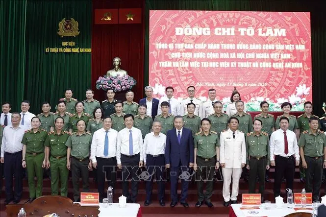 vna_potal_tong_bi_thu_chu_tich_nuoc_to_lam_tham_lam_viec_tai_hoc_vien_ky_thuat_va_cong__nghe_an_ninh_bo_cong_an_stand (1).jpg