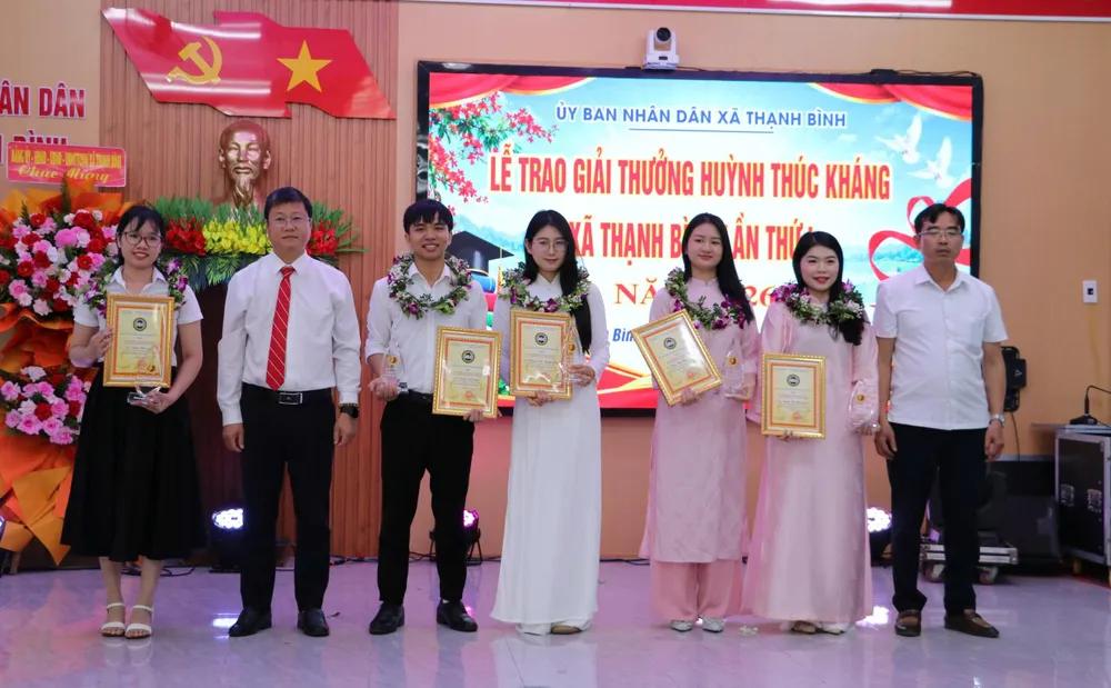 gieo-mam-tri-thuc-tren-que-huong-cu-huynh-5796-9534.jpg