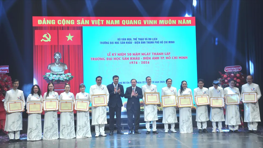 50 nam san khau dien anh (3).JPG