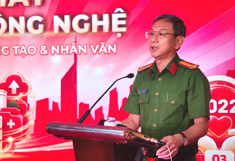 tphcm-ra-mat-3-mo-hinh-cong-nghe-phuc-vu-nguoi-dan.jpg