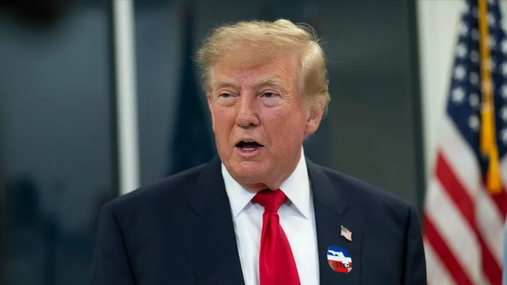 Tổng thống Donald Trump bỏ phiếu tại West Palm Beach, Florida, ngày 24 -10. Ảnh: NHÀ TRẮNG