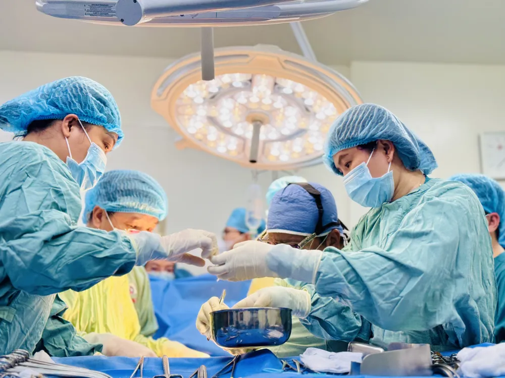 Hình ảnh thực hiện lấy gan 3.jpg