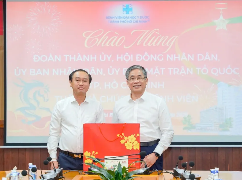 Lãnh đạo TPHCM thăm và chúc tết các bệnh viện