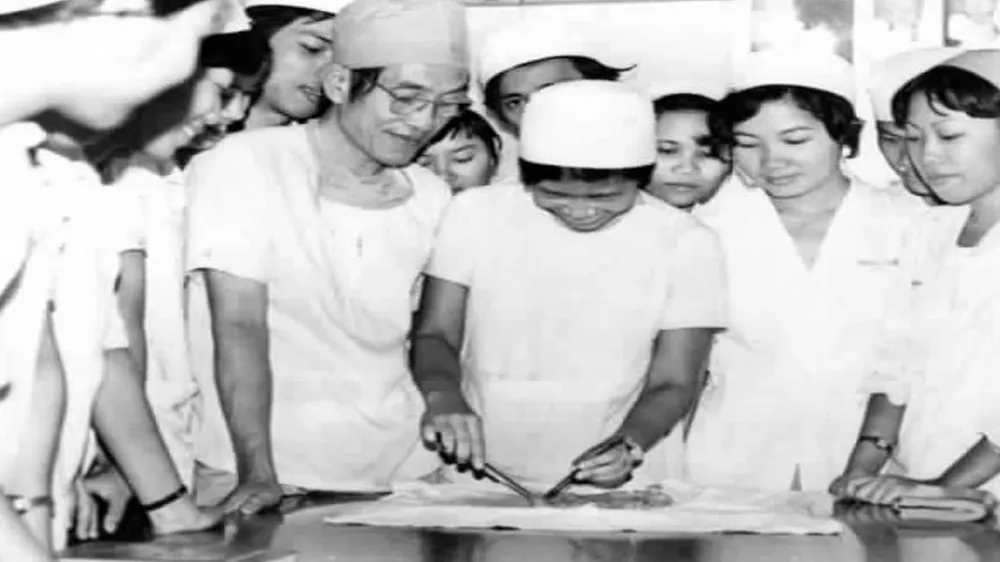 GS TS BS. Nguyễn Đình Hối hướng dẫn thực hành chuyên môn cho các thế hệ học trò.jpg