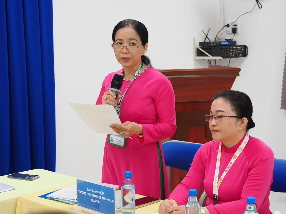 CO BICH HANG TRUONG CHUYEN BIET.jpg