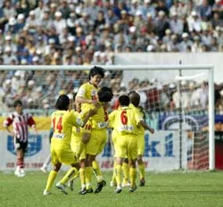 Sự sụp đổ tất yếu ? ảnh 1