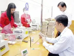 Từ khuyến mãi vàng đến những tấm lòng vàng