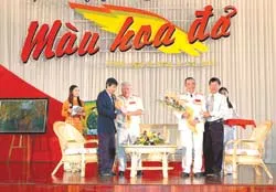 Sáng ngời “Màu hoa đỏ” ảnh 2