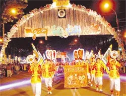 “TPHCM năng động - sáng tạo - phát triển - chào đón năm mới 2006”