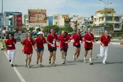 6 người chạy xuyên nước Việt ảnh 1