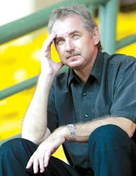 Ông Riedl sốc! ảnh 1