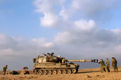 Mở các cuộc tấn công trả đũa lẫn nhau